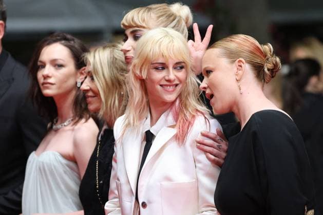 J Montée des marches du film Bono Stories of Surrender lors du 78ème Festival International du Film de Cannes Esmé Creed Miles, Kim Gordon, Imogen Poots, Kristen Stewart, Thora Birch Montée des marches du film Bono Stories of Surrender lors du 78ème Festival International du Film de Cannes, au Palais des Festivals in Cannes On may 16th 2025 Jacovides Moreau Bestimage Red carpet for the movie Bono Stories of Surrender during the 78th Cannes International Film Festival at the Palais des Festivals in Cannes, France On may 16th 2025 Cannes France  Copyright: xJACOVIDES-MOREAUx xBESTIMAGExJACOVIDES-MOREAUx xBESTIMAGEx