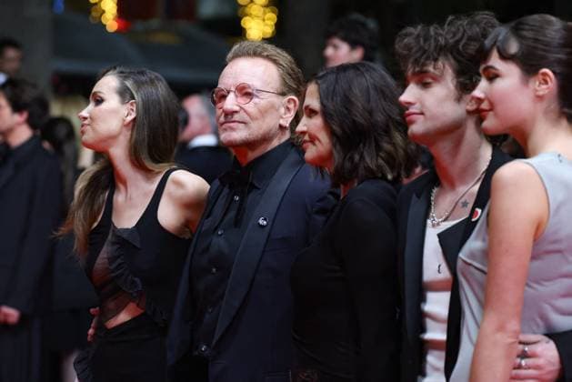 J Montée des marches du film Bono Stories of Surrender lors du 78ème Festival International du Film de Cannes Bono surrounded by his children Jordan Hewson, Elijah Hewson, his wife Ali Hewson, Gracie Burns Montée des marches du film Bono Stories of Surrender lors du 78ème Festival International du Film de Cannes, au Palais des Festivals in Cannes On may 16th 2025 Jacovides Moreau Bestimage Red carpet for the movie Bono Stories of Surrender during the 78th Cannes International Film Festival at the Palais des Festivals in Cannes, France On may 16th 2025 Cannes France  Copyright: xJACOVIDES-MOREAUx xBESTIMAGExJACOVIDES-MOREAUx xBESTIMAGEx