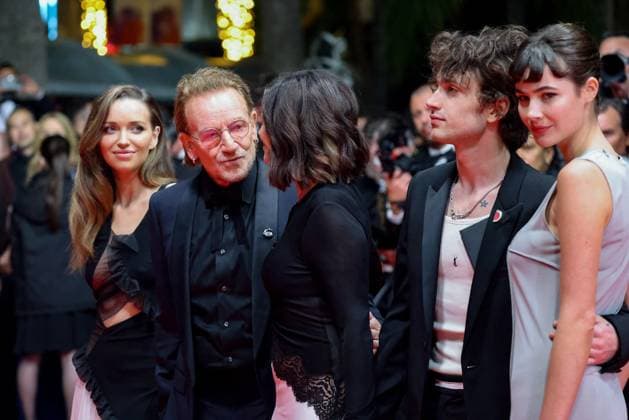 J Montée des marches du film Bono Stories of Surrender lors du 78ème Festival International du Film de Cannes Bono surrounded by his children Jordan Hewson, Elijah Hewson, his wife Ali Hewson, Gracie Burns Montée des marches du film Bono Stories of Surrender lors du 78ème Festival International du Film de Cannes, au Palais des Festivals in Cannes On may 16th 2025 Jacovides Moreau Bestimage Red carpet for the movie Bono Stories of Surrender during the 78th Cannes International Film Festival at the Palais des Festivals in Cannes, France On may 16th 2025 Cannes France  Copyright: xJACOVIDES-MOREAUx xBESTIMAGExJACOVIDES-MOREAUx xBESTIMAGEx