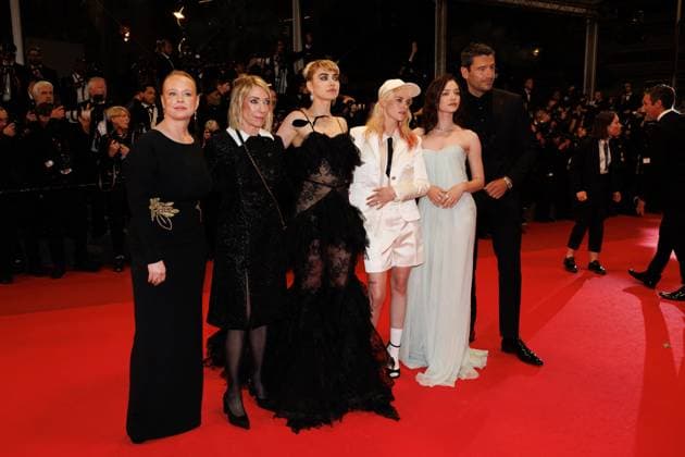 M Montée des marches for the film Bono Stories of Surrender during the 78th Cannes International Film Festival Thora Birch, Kim Gordon, Imogen Poots, Kristen Stewart, Esmé Creed Miles, Michael Epp Montée des marches for the film Bono Stories of Surrender during the 78th Cannes International Film Festival, au Palais des Festivals à Cannes Le 16 mai 2025 Jacovides Moreau Bestimage Red carpet for the movie Bono Stories of Surrender during the 78th Cannes International Film Festival at the Palais des Festivals in Cannes, France On may 16th 2025 Cannes France  Copyright: xJACOVIDES-MOREAUx xBESTIMAGExJACOVIDES-MOREAUx xBESTIMAGEx