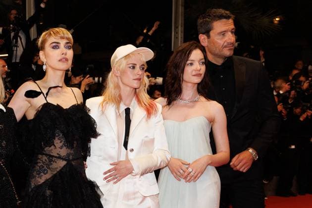 M Montée des marches du film Bono Stories of Surrender lors du 78ème Festival International du Film de Cannes Imogen Poots, Kristen Stewart, Esmé Creed Miles, Michael Epp Montée des marches du film Bono Stories of Surrender lors du 78ème Festival International du Film de Cannes, au Palais des Festivals in Cannes On may 16th 2025 Jacovides Moreau Bestimage Red carpet for the movie Bono Stories of Surrender during the 78th Cannes International Film Festival at the Palais des Festivals in Cannes, France On may 16th 2025 Cannes France  Copyright: xJACOVIDES-MOREAUx xBESTIMAGExJACOVIDES-MOREAUx xBESTIMAGEx