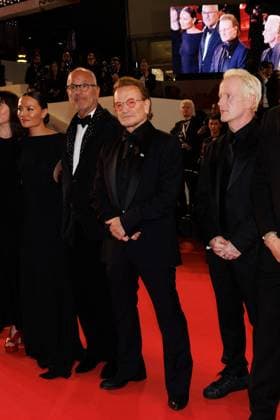 M Montée des marches du film Bono Stories of Surrender lors du 78ème Festival International du Film de Cannes Kelly McNamara, Jon Kamen, Bono, Erik Messerschmidt Montée des marches du film Bono Stories of Surrender lors du 78ème Festival International du Film de Cannes, au Palais des Festivals in Cannes On may 16th 2025 Jacovides Moreau Bestimage Red carpet for the movie Bono Stories of Surrender during the 78th Cannes International Film Festival at the Palais des Festivals in Cannes, France On may 16th 2025 Cannes France  Copyright: xJACOVIDES-MOREAUx xBESTIMAGExJACOVIDES-MOREAUx xBESTIMAGEx