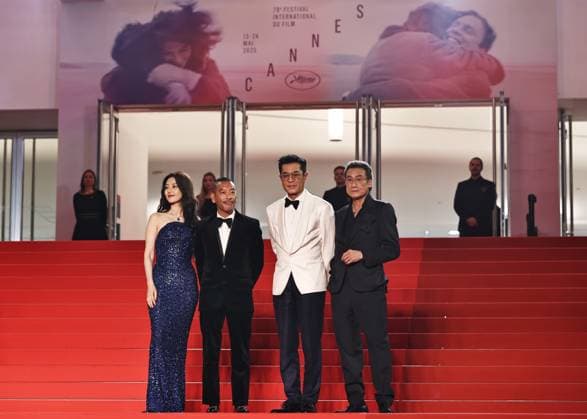 (250517) -- CANNES, May 17, 2025 -- Director, screenwriter and producer Juno Mak (2nd L) and main cast members Gao Yuanyuan (1st L), Tony Leung Ka Fai (1st R) and Louis Koo arrive for the premiere of the film Fung Lam Fo Saan (Sons of the Neon Night) at the 78th edition of the Cannes Film Festival in Cannes, southern France, on May 16, 2025. ) FRANCE-CANNES-FILM FESTIVAL- FUNG LAM FO SAAN -PREMIERE GaoxJing 