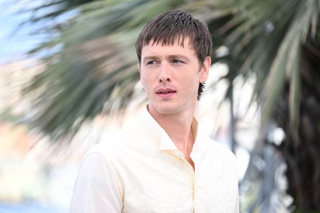 CINEMA : 78eme Festival de Cannes - Photocalls - 17 05 2025 CANNES, FRANCE - 17 MAI (G-D) : Harris DICKINSON, RÃ alisateur (Royaume-Uni), lors du photocall de Â« Urchin Â» Un Certain Regard au 78eme Festival de Cannes au Palais des Festivals le 17 mai 2025 Ã Cannes, France. CannesFrance  Copyright: xValentinaxClaretx