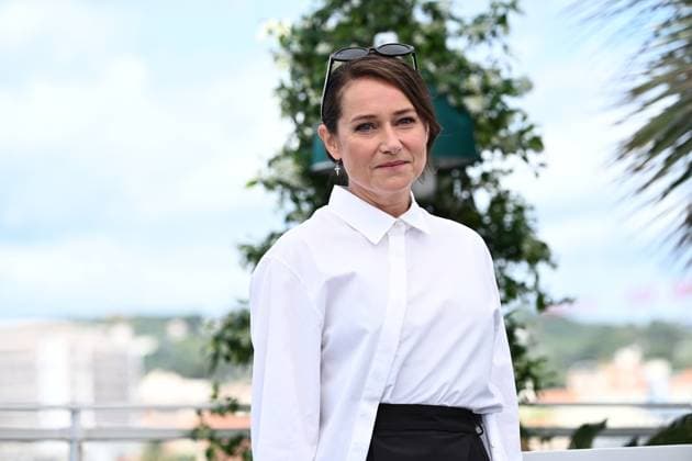 CINEMA : 78eme Festival de Cannes - Photocalls - 17 05 2025 CANNES, FRANCE - 17 MAI (G-D) : Sidset BABETT KNUDSEN, Actrice, lors du photocall de Â« L™inconnu de la Grande Arche Â» (The Great Arch) Un Certain Regard au 78eme Festival de Cannes au Palais des Festivals le 17 mai 2025 Ã Cannes, France. CannesFrance  Copyright: xValentinaxClaretx