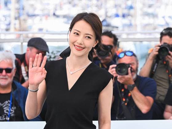 Cannes, 78th Cannes Film Festival 2025 - day 5 - photocall of the film Sons Of The Neon Night Cannes, 78th Cannes Film Festival 2025 - day 5 - photocall of the film Sons Of The Neon Night - In the photo: Gao Yuan Yuan cannes France  Copyright: xIPA ABACAx