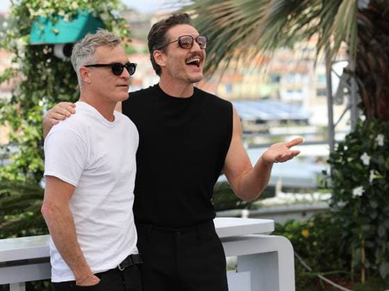 May 17, 2025, Cannes, Cote D azur, France: JOAQUIN PHOENIX and PEDRO PASCAL have fun as they pose during the photocall for Eddington at the 78th Annual Cannes Film Festival at Palais des Festivals in Cannes, France Cannes France - ZUMAc179 20250517_zep_c179_067 Copyright: xMickaelxChavetx