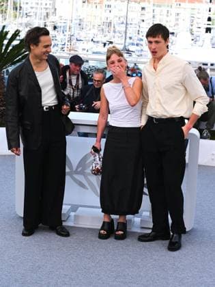 Cannes, 78th Cannes Film Festival 2025 - day 5 - Photocall of the film Urchin Cannes, 78th Cannes Film Festival 2025 - day 5 - Photocall of the film Urchin . In the photo Frank Dillane, Harris Dickinson, Megan Northam Cannes France  Copyright: xIPA ABACAx