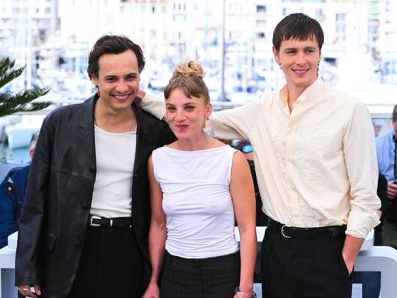 Cannes, 78th Cannes Film Festival 2025 - day 5 - Photocall of the film Urchin Cannes, 78th Cannes Film Festival 2025 - day 5 - Photocall of the film Urchin . In the photo Frank Dillane, Harris Dickinson, Megan Northam Cannes France  Copyright: xIPA ABACAx