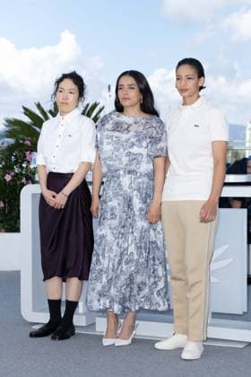 Cannes - La Petite Derniere Photocall Park Ji-Min, Hafsia Herzi and Nadia Melliti pose during the La Petite Derniére photocall at the 78th annual Cannes Film Festival at Palais des Festivals on May 17, 2025 in Cannes, France. Photo by Shootpix ABACAPRESS COM Cannes France  Copyright: xShootpix ABACAx