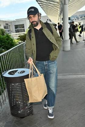 Cannes Denis Villeneuve At Nice Airport JR Denis Villeneuve arriving at Nice airport ahead 78th Cannes Film Festival in Nice, France on May, 17, 2025. Photo by Julien Reynaud APS-Medias ABACAPRESS.COM Nice France  Copyright: xReynaudxJulien APS-Medias ABACAx