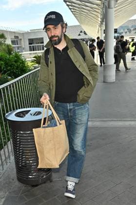 Cannes Denis Villeneuve At Nice Airport JR Denis Villeneuve arriving at Nice airport ahead 78th Cannes Film Festival in Nice, France on May, 17, 2025. Photo by Julien Reynaud APS-Medias ABACAPRESS.COM Nice France  Copyright: xReynaudxJulien APS-Medias ABACAx