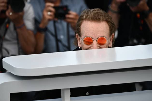 CINEMA : 78eme Festival de Cannes - Photocalls - 17 05 2025 CANNES, FRANCE - 17 MAI (G-D) : BONO, Auteur, compositeur, interprete, lors du photocall de Â«Bono : Stories of surrender Â» en Seance Speciale au 78eme Festival de Cannes au Palais des Festivals le 17 mai 2025 Ã Cannes, France. CannesFrance  Copyright: xValentinaxClaretx
