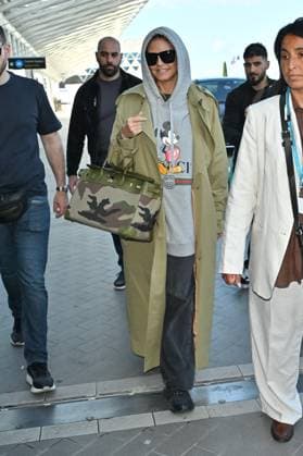 Cannes Heidi Klum At Nice Airport JR Heidi Klum arriving at Nice airport ahead 78th Cannes Film Festival in Nice, France on May, 17, 2025. Photo by Julien Reynaud APS-Medias ABACAPRESS.COM Nice France  Copyright: xReynaudxJulien APS-Medias ABACAx