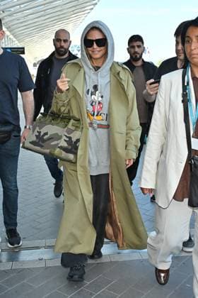 Cannes Heidi Klum At Nice Airport JR Heidi Klum arriving at Nice airport ahead 78th Cannes Film Festival in Nice, France on May, 17, 2025. Photo by Julien Reynaud APS-Medias ABACAPRESS.COM Nice France  Copyright: xReynaudxJulien APS-Medias ABACAx