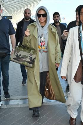 Cannes Heidi Klum At Nice Airport JR Heidi Klum arriving at Nice airport ahead 78th Cannes Film Festival in Nice, France on May, 17, 2025. Photo by Julien Reynaud APS-Medias ABACAPRESS.COM Nice France  Copyright: xReynaudxJulien APS-Medias ABACAx