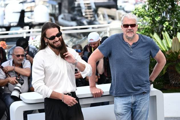 CINEMA : 78eme Festival de Cannes - Photocalls - 17 05 2025 CANNES, FRANCE - 17 MAI (G-D) : SCH, Interprete, Nicolas PAGNOL, Conseiller historique, lors du photocall de Â«Marcel et monsieur Pagnol Â» en Seance Speciale au 78eme Festival de Cannes au Palais des Festivals le 17 mai 2025 Ã Cannes, France. CannesFrance  Copyright: xValentinaxClaretx