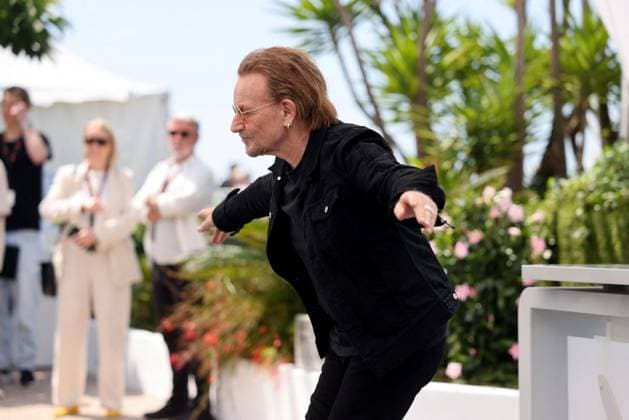 Bono Stories Of Surrender photocall at the 78th Cannes International Film Festival Bono au photocall de Bono Stories Of Surrender lors du 78ème Festival International du Film de Cannes, au Palais des Festivals in Cannes, France, on May 17, 2025 Jacovides Moreau Bestimage Singer Bono during the Bono Stories Of Surrender photocall at the 78th annual Cannes Film Festival at Palais des Festivals in Cannes, France, on May 17, 2025 Cannes France  Copyright: xJACOVIDES-MOREAUx xBESTIMAGExJACOVIDES-MOREAUx xBESTIMAGEx