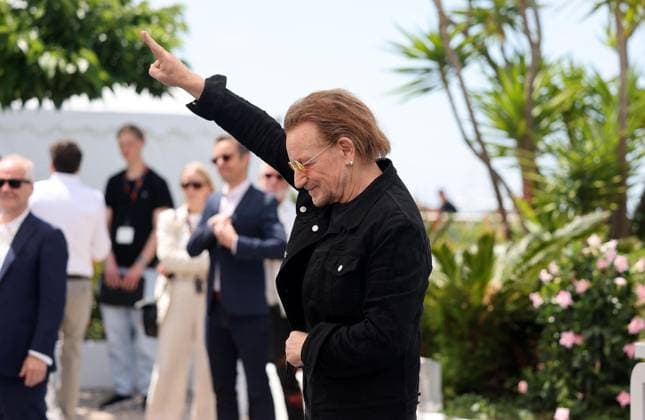 Bono Stories Of Surrender photocall at the 78th Cannes International Film Festival Bono au photocall de Bono Stories Of Surrender lors du 78ème Festival International du Film de Cannes, au Palais des Festivals in Cannes, France, on May 17, 2025 Jacovides Moreau Bestimage Singer Bono during the Bono Stories Of Surrender photocall at the 78th annual Cannes Film Festival at Palais des Festivals in Cannes, France, on May 17, 2025 Cannes France  Copyright: xJACOVIDES-MOREAUx xBESTIMAGExJACOVIDES-MOREAUx xBESTIMAGEx