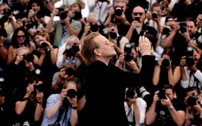 Bono Stories Of Surrender photocall at the 78th Cannes International Film Festival Bono au photocall de Bono Stories Of Surrender lors du 78ème Festival International du Film de Cannes, au Palais des Festivals in Cannes, France, on May 17, 2025 Jacovides Moreau Bestimage Singer Bono during the Bono Stories Of Surrender photocall at the 78th annual Cannes Film Festival at Palais des Festivals in Cannes, France, on May 17, 2025 Cannes France  Copyright: xJACOVIDES-MOREAUx xBESTIMAGExJACOVIDES-MOREAUx xBESTIMAGEx
