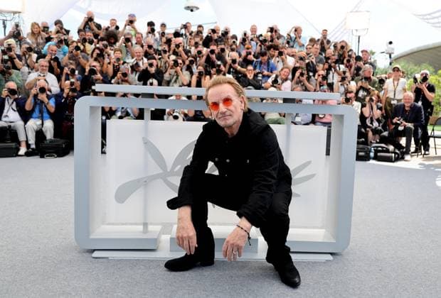 Bono Stories Of Surrender photocall at the 78th Cannes International Film Festival Bono au photocall de Bono Stories Of Surrender lors du 78ème Festival International du Film de Cannes, au Palais des Festivals in Cannes, France, on May 17, 2025 Jacovides Moreau Bestimage Singer Bono during the Bono Stories Of Surrender photocall at the 78th annual Cannes Film Festival at Palais des Festivals in Cannes, France, on May 17, 2025 Cannes France  Copyright: xJACOVIDES-MOREAUx xBESTIMAGExJACOVIDES-MOREAUx xBESTIMAGEx