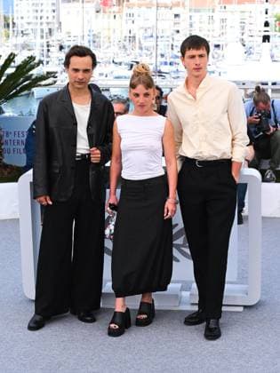 Cannes, France, Cannes: Cannes, 78th Cannes Film Festival 2025 - day 5 - Photocall of the film Urchin. In the photo Frank Dillane, Harris Dickinson, Megan Northam Cannes Cannes  - ZUMAp169 20250517_zea_p169_233 Copyright: xAlbertoxTerenghix