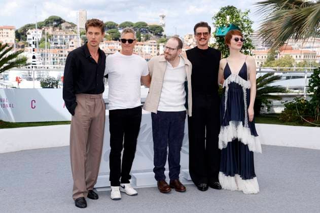 Austin Butler, Joaquin Phoenix, Ari Aster, Pedro Pascal and Emma Stone at the photocall for the feature film Eddington at the Festival de Cannes 2025 78 Cannes International Film Festival at the Palais des Festivals Cannes, 17 05 2025 Foto:xD.xBedrosianx xFuturexImagex eddington_call_5504