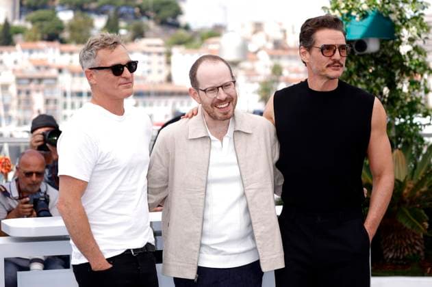 Pedro Pascal, Ari Aster and Joaquin Phoenix at the photocall for the feature film Eddington at the Festival de Cannes 2025 78 Cannes International Film Festival at the Palais des Festivals Cannes, 17 05 2025 Foto:xD.xBedrosianx xFuturexImagex eddington_call_5508