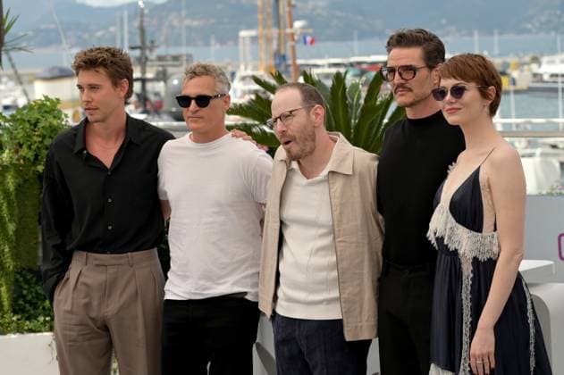 Eddington Photocall at 78th Festival de Cannes - Cannes, France CANNES, FRANCE. May 17, 2025: Austin Butler, Joaquin Phoenix, Ari Aster, Pedro Pascal & Emma Stone at the photocall for Eddington at the 78th Festival de Cannes. Picture: Paul Smith Featureflash Cannes France  Copyright: xPaulxSmithx xFeatureflashx
