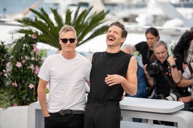 Bilder des Jahres 2025, Entertainment 05 Mai Entertainment Themen der Woche KW20 Entertainment Bilder des Tages Eddington Press Conference - The 78th Annual Cannes Film Festival Joaquin Phoenix and Pedro Pascal pose during the Eddington photocall at the 78th annual Cannes Film Festival at Palais des Festivals in Cannes, France, on May 17, 2025. Cannes France  Copyright: xLucaxCarlinox originalFilename: carlino-notitle250517_npRBS.jpg