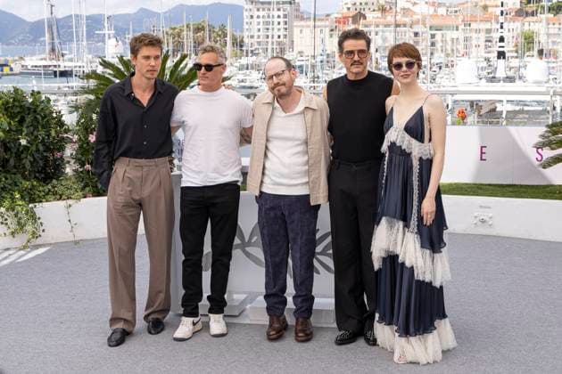 Eddington photocall Austin Butler, Joaquin Phoenix, Ari Aster, Pedro Pascal and Emma Stone pose during the Eddington photocall at the 78th annual Cannes Film Festival at Palais des Festivals on May 17, 2025 in Cannes, France. 5 in Cannes, France.  Copyright: x Chassery+Courdjix