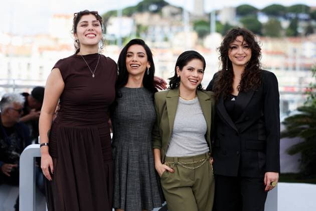 78eme Festival International du Film de Cannes Photocall du film La Ola 78th International Cannes Film Festival Photocall with cast of La Ola movie 444470 2025 05 17 Cannes France Lopez, Daniela Cortes, Paulina Bravo, Lola Aurora, Avril  Copyright: xIvankaxVoisinx xStarfacex STAR_444470_001