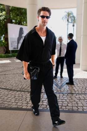 Entertainment Bilder des Tages Cannes Patrick Schwarzenegger leaves Hotel Martinez MP Patrick Schwarzenegger leaves Hotel Martinez ahead the 78th annual Cannes Film Festival on May 17, 2025 in Cannes, France. Photo by Marco Piovanotto ABACAPRESS.COM  Copyright: xPiovanottoxMarco ABACAx