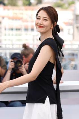 Gao Yuanyuan at the photocall for the feature film Sons of the Neon Night Fung lam fo saan at the Festival de Cannes 2025 78 Cannes International Film Festival at the Palais des Festivals Cannes, 17 05 2025 Foto:xD.xBedrosianx xFuturexImagex neon_5526