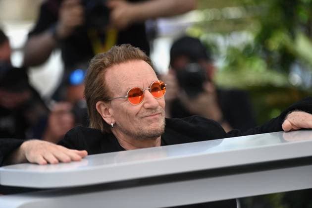 Cannes - Bono Stories Of Surrender Photocall Singer Bono poses during the Bono Stories Of Surrender photocall at the 78th annual Cannes Film Festival at Palais des Festivals on May 17, 2025 in Cannes, France. Photo by Franck Castel ABACAPRESS.COM Cannes France  Copyright: xCastelxFranck ABACAx