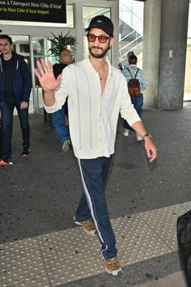 Cannes Pierre Niney At Nice Airport JR Pierre Niney arriving at Nice airport ahead 78th Cannes Film Festival in Nice, France on May, 17, 2025. Photo by Julien Reynaud APS-Medias ABACAPRESS.COM Nice France  Copyright: xReynaudxJulien APS-Medias ABACAx