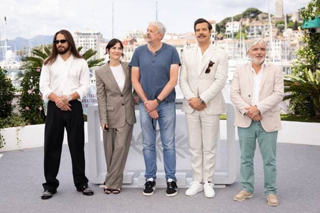 Photocall of Marcel Et Monsieur Pagnol at the 78th Cannes International Film Festival SCH Julien Schwarzer , Géraldine Pailhas, Sylvain Chomet, Laurent Lafitte and Nicolas Pagnol at the photocall of Marcel Et Monsieur Pagnol at the 78th Cannes International Film Festival at Palais des Festivals in Cannes, France, on May 17, 2025 Jacovides Moreau Bestimage A Magnificent Life photocall at the 78th annual Cannes Film Festival at Palais des Festivals in Cannes, France, on May 17, 2025 Cannes France  Copyright: xJACOVIDES-MOREAUx xBESTIMAGExJACOVIDES-MOREAUx xBESTIMAGEx