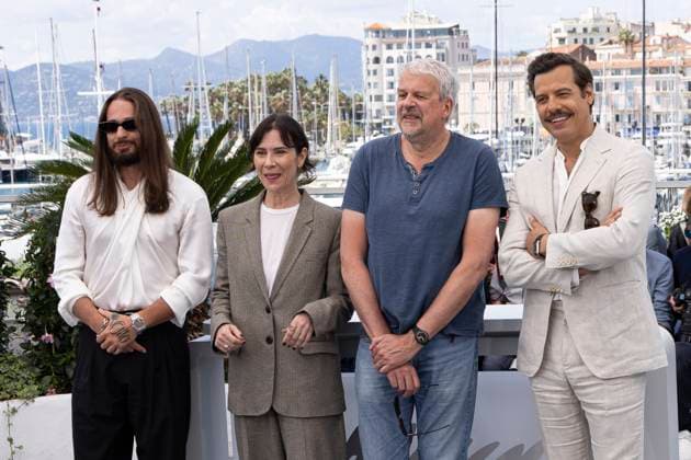 Marcel Et Monsieur Pagnol (A Magnificent Life) photocall at the 78th annual Cannes Film Festival SCH and Sylvain Chomet pose during the Marcel Et Monsieur Pagnol (A Magnificent Life) photocall at the 78th annual Cannes Film Festival at Palais des Festivals on May 17, 2025 in Cannes, France  Copyright: x Chassery+Courdjix