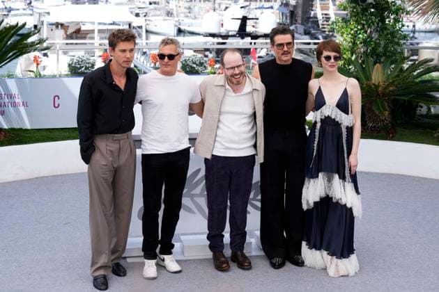 Eddington Photocall - The 78th Annual Cannes Film Festival Austin Butler, Joaquin Phoenix, Ari Aster, Pedro Pascal and Emma Stone during the Eddington photocall at the 78th annual Cannes Film Festival at Palais des Festivals on May 17, 2025 in Cannes, France. Cannes France  Copyright: xDanielexCifalÃ x originalFilename: cifala-notitle250517_npwGo.jpg