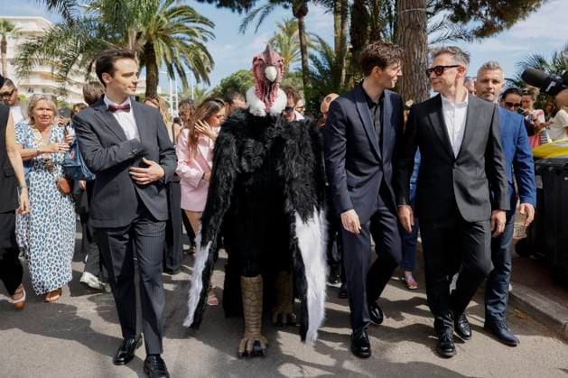 Cannes Raphael Quenard, Francois Civil, Michel Hazanavicius walk with condor from Hotel Martinez MP Raphael Quenard, Francois Civil, Michel Hazanavicius take a walk along Croisette with a condor-man to promote the documentary - I love Perù - ahead the 78th annual Cannes Film Festival on May 17, 2025 in Cannes, France. Photo by Marco Piovanotto ABACAPRESS.COM  Copyright: xPiovanottoxMarco ABACAx