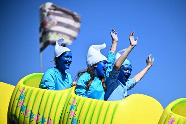 News Themen der Woche KW20 Smurfs record in Landerneau PHOTOPQR OUEST FRANCE Guillaume Saligot Ouest France Landerneau 17 05 2025 Landerneau and Paramount are attempting to break the record for the largest gathering of Smurfs in Landerneau on May 17, 2025 in Landerneau Finistere The goal is to gather as many people as possible dressed as Smurfs in the Brittany town Here Smurfs in the town center Photo Guillaume Saligot Ouest France Landerneau France  Copyright: xPHOTOPQR OUESTxFRANCE MAXPPPxGuillaumexSaligotx xOuest-Francex 20250517OFR3539 20250517OFR3666