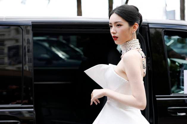 Cannes Zhou Ye leaves Hotel Martinez MP Zhou Ye leaves Hotel Martinez to attend an official screening ahead the 78th annual Cannes Film Festival on May 17, 2025 in Cannes, France. Photo by Marco Piovanotto ABACAPRESS.COM  Copyright: xPiovanottoxMarco ABACAx