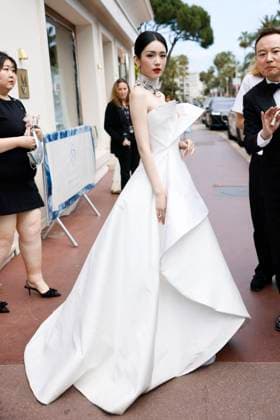 Cannes Zhou Ye leaves Hotel Martinez MP Zhou Ye leaves Hotel Martinez to attend an official screening ahead the 78th annual Cannes Film Festival on May 17, 2025 in Cannes, France. Photo by Marco Piovanotto ABACAPRESS.COM  Copyright: xPiovanottoxMarco ABACAx