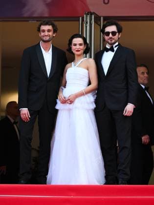 Cannes, France, Cannes: Cannes, 78th Cannes Film Festival 2025 - evening 5 - red carpet of the film Nouvelle Vague. In the photo Aubry Dullin, Zoey Deutch, Guillaume Marbeck Cannes Cannes  - ZUMAp169 20250517_zea_p169_1666 Copyright: xSimonexComix