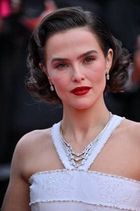 Cannes Nouvelle Vague Screening JR Zoey Deutch attending the screening of Nouvelle Vague at 78th Cannes Film Festival in Cannes, France on May, 17, 2025. Photo by Julien Reynaud APS-Medias ABACAPRESS.COM Cannes France  Copyright: xReynaudxJulien APS-Medias ABACAx
