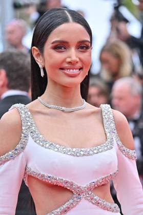 Cannes Nouvelle Vague Screening JR Veena Praveenar Singh attending the screening of Nouvelle Vague at 78th Cannes Film Festival in Cannes, France on May, 17, 2025. Photo by Julien Reynaud APS-Medias ABACAPRESS.COM Cannes France  Copyright: xReynaudxJulien APS-Medias ABACAx