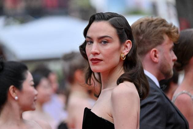 Cannes Nouvelle Vague Screening JR Alexa Chung attending the screening of Nouvelle Vague at 78th Cannes Film Festival in Cannes, France on May, 17, 2025. Photo by Julien Reynaud APS-Medias ABACAPRESS.COM Cannes France  Copyright: xReynaudxJulien APS-Medias ABACAx