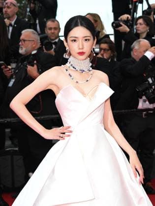Cannes, France, Cannes: Cannes, 78th Cannes Film Festival 2025 - evening 5 - red carpet of the film Nouvelle Vague. In the photo Zhou Ye Cannes Cannes  - ZUMAp169 20250517_zea_p169_1707 Copyright: xSimonexComix