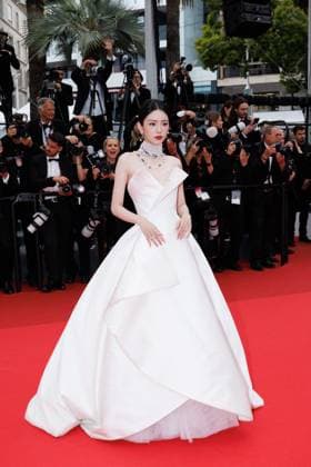 M Montée des marches du film Nouvelle vague lors du 78ème Festival International du Film de Cannes Zhou Ye Montée des marches du film Nouvelle vague lors du 78ème Festival International du Film de Cannes, au Palais des Festivals à Cannes On may 17th 2025 Jacovides Moreau Bestimage Red carpet for the movie New Wave during the 78th Cannes International Film Festival at the Palais des Festivals in Cannes, France On may 17th 2025 Cannes France  Copyright: xJACOVIDES-MOREAUx xBESTIMAGExJACOVIDES-MOREAUx xBESTIMAGEx