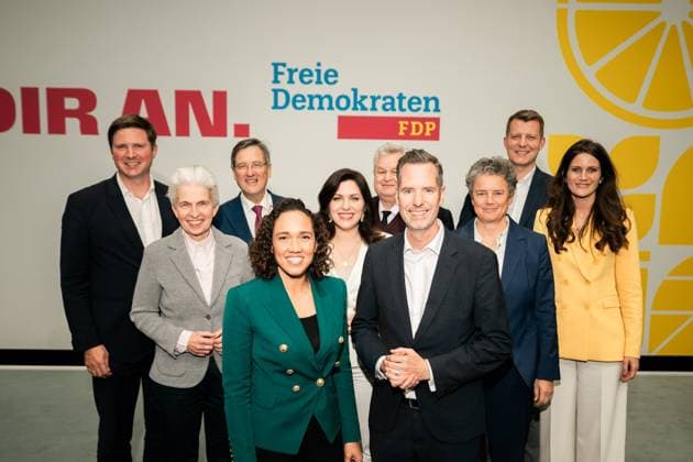 17.05.2025 - Berlin, Deutschland, Europa: 76. Ordentlicher Bundesparteitag der FDP Freie Demokraten - Estrel (Berlin): der neugewählte Bundesvorstand der FDP mit Nicole Büttner, Christian Dürr, Marie-Agnes Strack-Zimmermann, Svenja Hahn, Michael Georg Link, Susanne Seehofer, Lydia Hüskens, Florian Toncar, Henning Höne, Karl-Heinz PaquÃ Paque *** 17 05 2025 Berlin, Germany, Europe 76 Ordinary Federal Party Conference of the FDP Free Democrats Estrel Berlin the newly elected Federal Executive Committee of the FDP with Nicole Büttner, Christian Dürr, Marie Agnes Strack Zimmermann, Svenja Hahn, Michael Georg Link, Susanne Seehofer, Lydia Hüskens, Florian Toncar, Henning Höne, Karl Heinz PaquÃ Paque Copyright: xJamesxZabelx